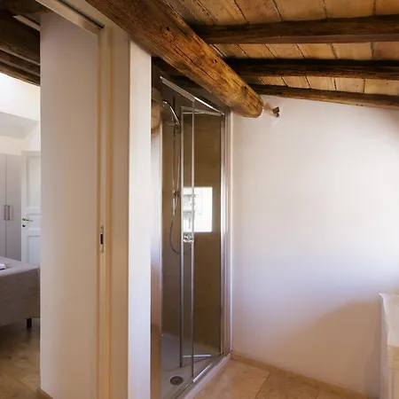 Habitat'S Navona Pantheon Attic