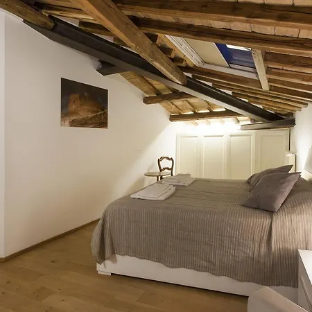 Habitat'S Navona Pantheon Attic *