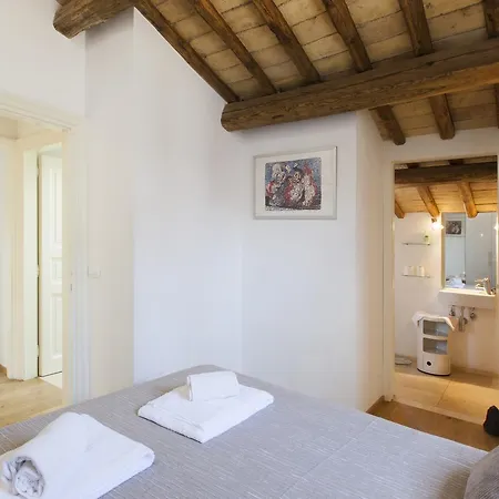 Habitat'S Navona Pantheon Attic
