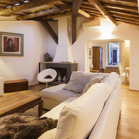 Habitat'S Navona Pantheon Attic